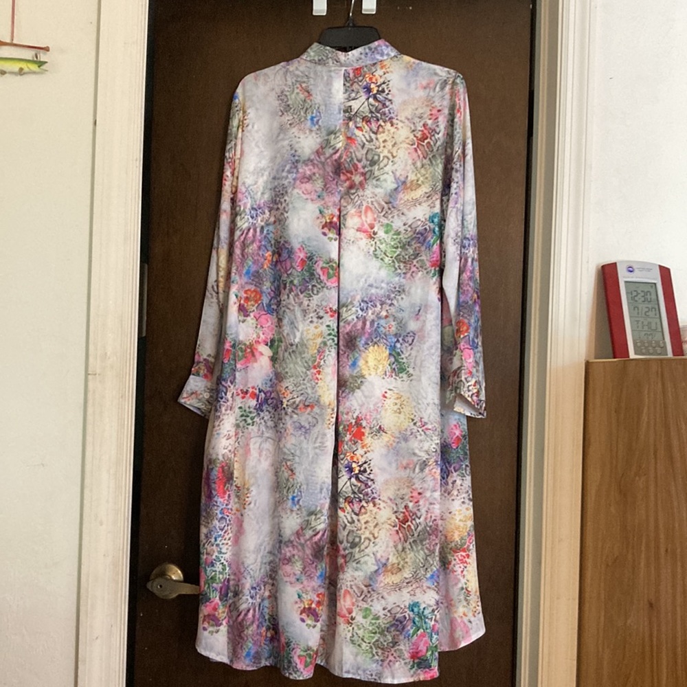 Lena Gabriella blouse from Stein Mart. New size L - Picture 6 of 6